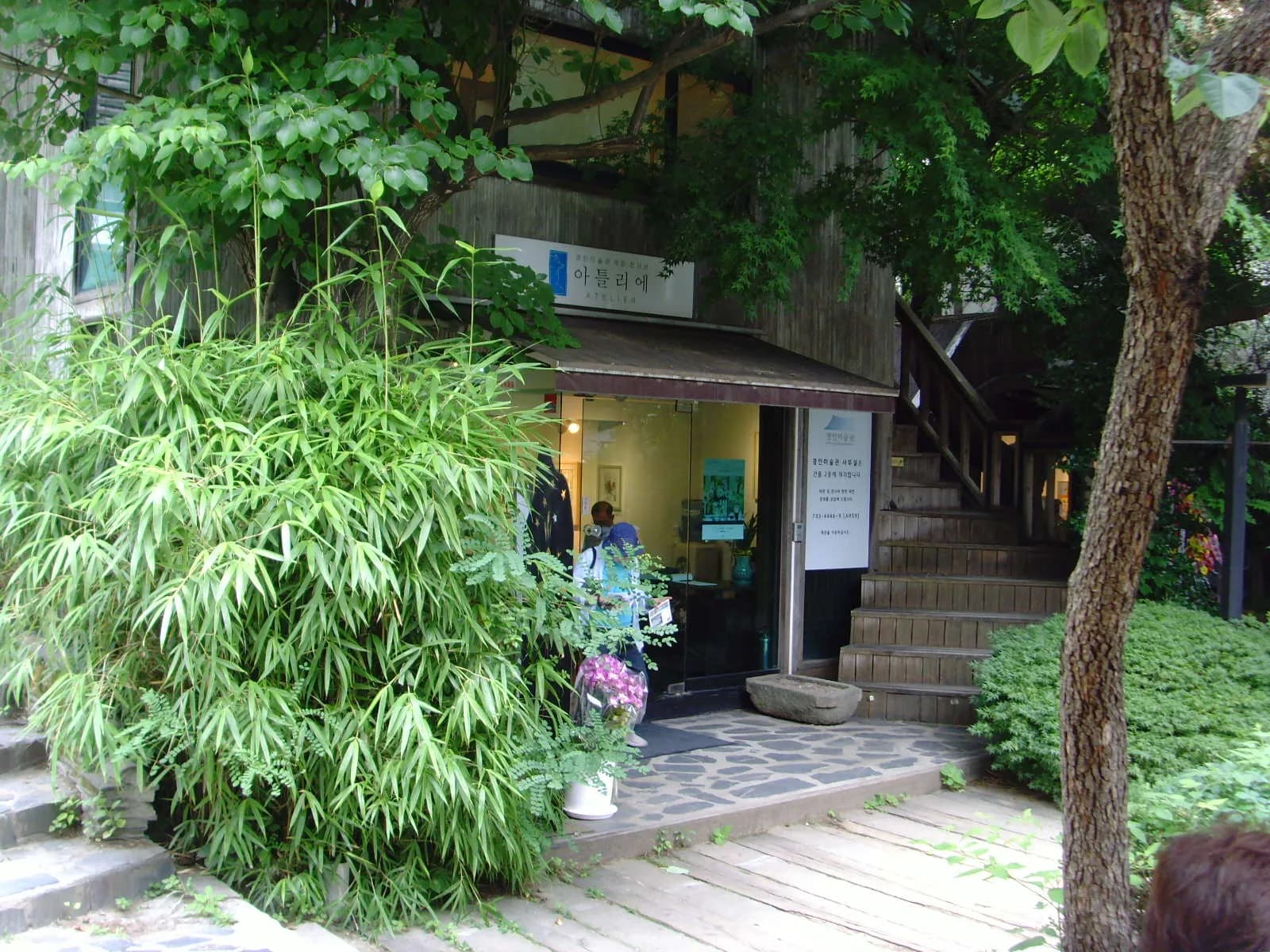 A cafe where memories return — 2