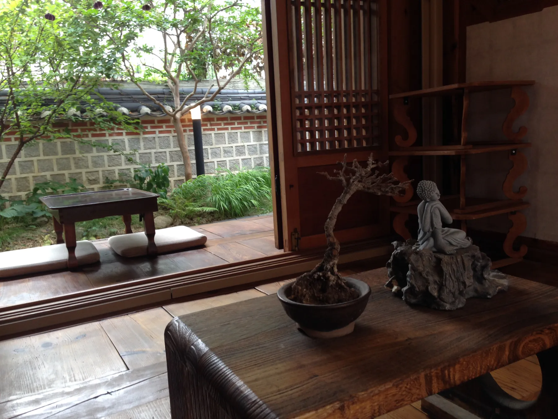 Escaping summer heat in Bukchon — 12