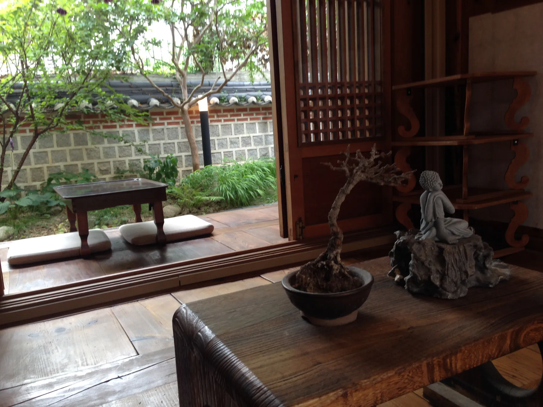 Escaping summer heat in Bukchon — 13
