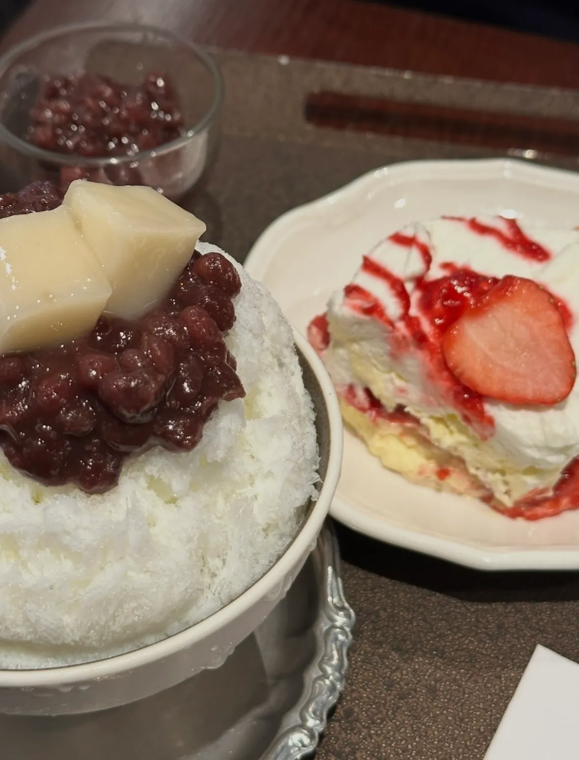 Caffe Mongi Pangyo — Classic Red Bean & Strawberry Cream