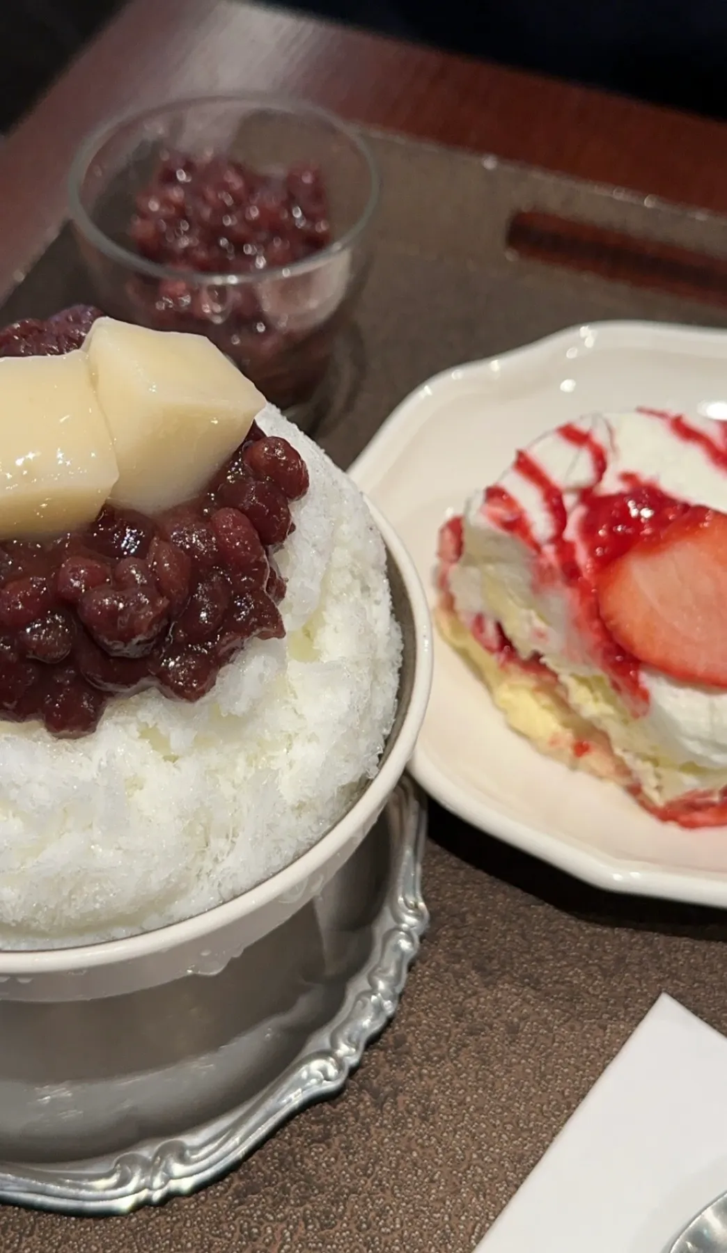 Caffe Mongi Pangyo — Classic Red Bean & Strawberry Cream — 2